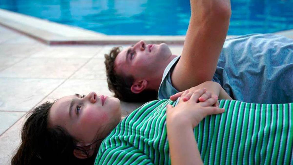 davidpmingo's tweet photo. Con una historia muy sencilla se pueden contar muchas cosas, y eso hace Wells en su debut. #Aftersun es una película devastadora, con una dirección excepcional, un guion sobre la infancia y el tiempo que te deja roto, y un Paul Mescal que está de Oscar. Directa a mi top del año. https://t.co/9cjwwUnj9i