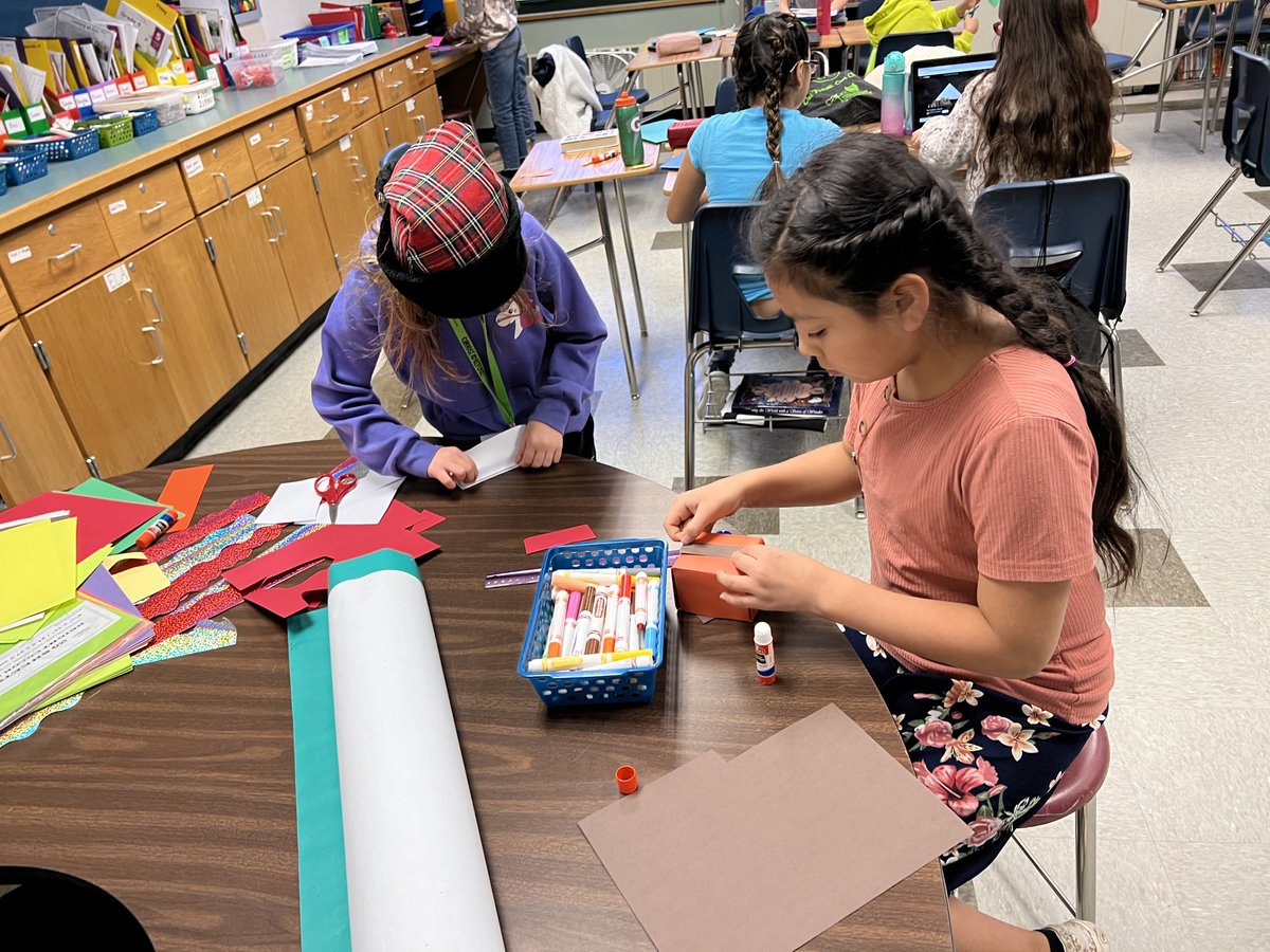 Ms_vanDoren's tweet photo. Deck the halls competition https://t.co/NZgMNAVKOV