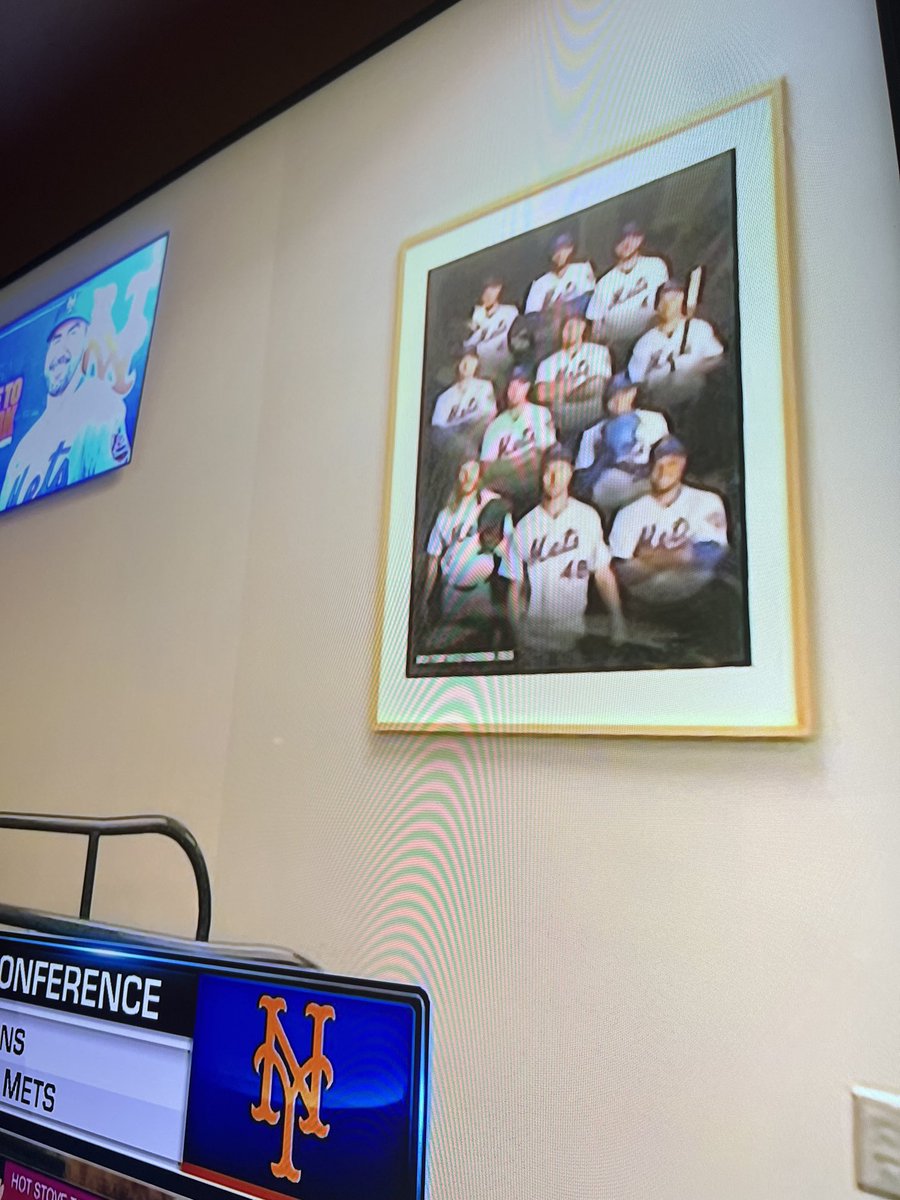 Hey ⁦<a href="/StevenACohen2/">Steven Cohen</a>⁩ is it time to remove this portrait? Looked out of place at the press conference today. ⁦<a href="/Mets/">New York Mets</a>⁩ ⁦<a href="/LosMets/">Mets de Nueva York</a>⁩ ⁦<a href="/JustinVerlander/">Justin Verlander</a>⁩ ⁦<a href="/MLB/">MLB</a>⁩