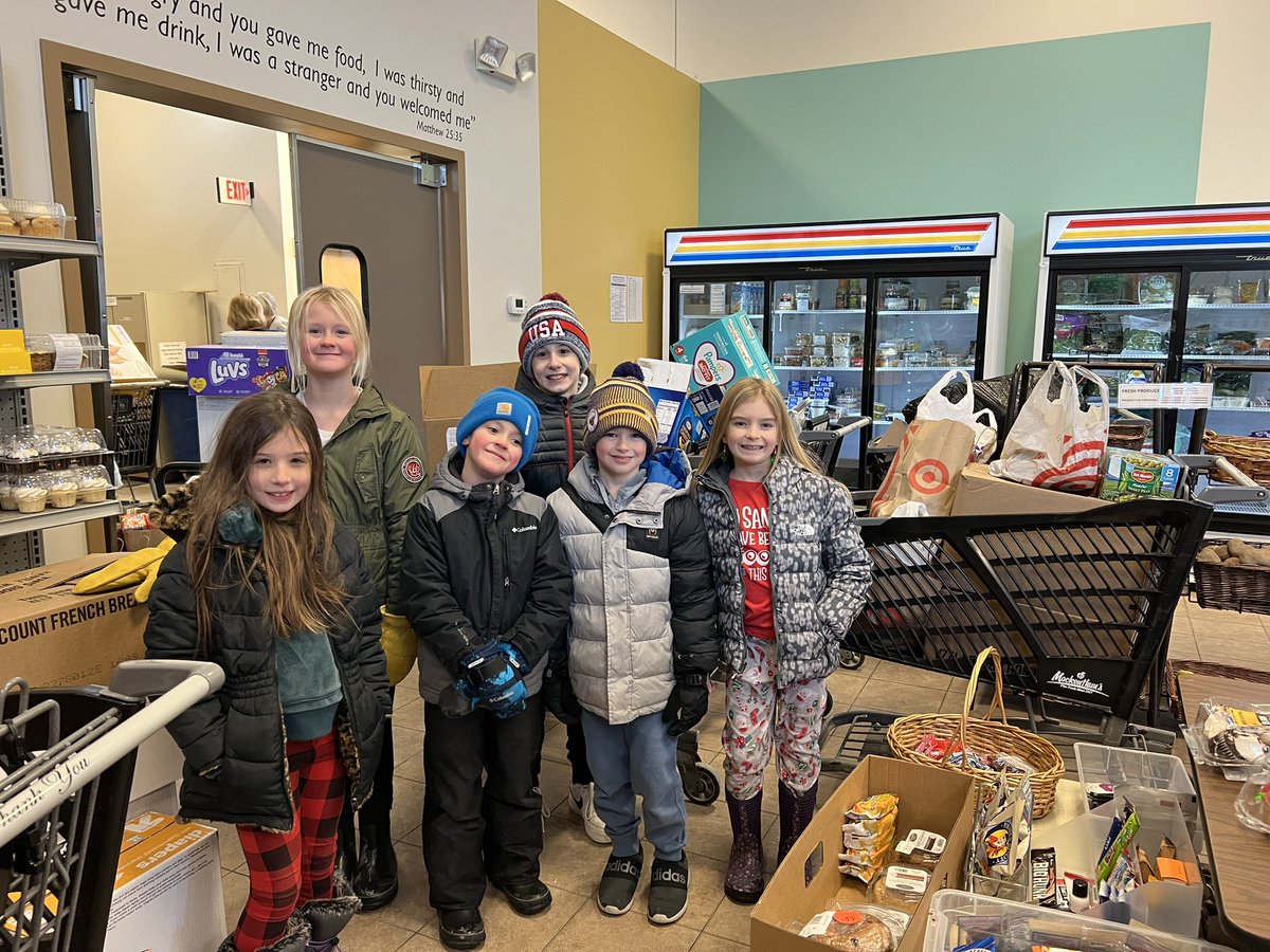 Student Council packed up the food and 5 awesome volunteers loaded up their cars and delivered it to the food shelf!  We had more than 10,000 diapers with 2nd grade winning the grade level challenge for bringing the most diapers in🎉