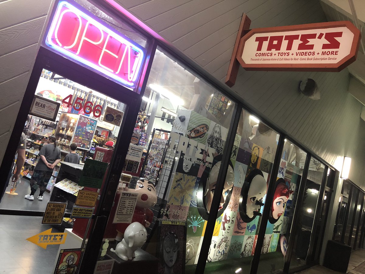WednesdayComix's tweet photo. I love coming to @tatescomics whenever Iβm in Ft. Lauderdale metropolitan area. Glad to be here again. Plus, look @ToyGalaxyDan: a #Grimsword! Lol! #TatesComics #FtLauderdale #Florida #NECA #WinterBrakk https://t.co/wdkUeZ1Tlg