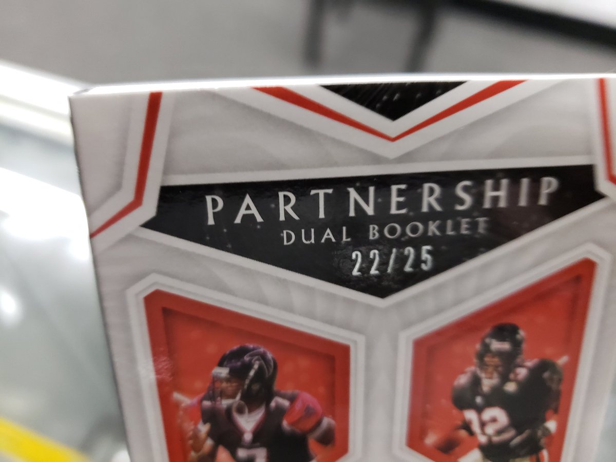 Top Customer pull so far today @surfcitycards #paninilimited #atlantafalcons #booklet #dualauto #michaelvick #jamalanderson