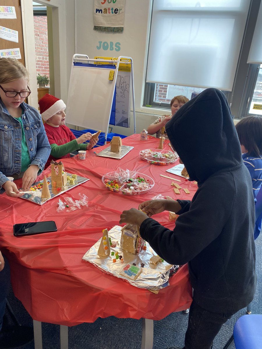 amspence24's tweet photo. 4th graders had a blast yesterday building gingerbread houses. 💙❤️#BPositivePatriots #BPatriotProud https://t.co/fR0rxKdUqc