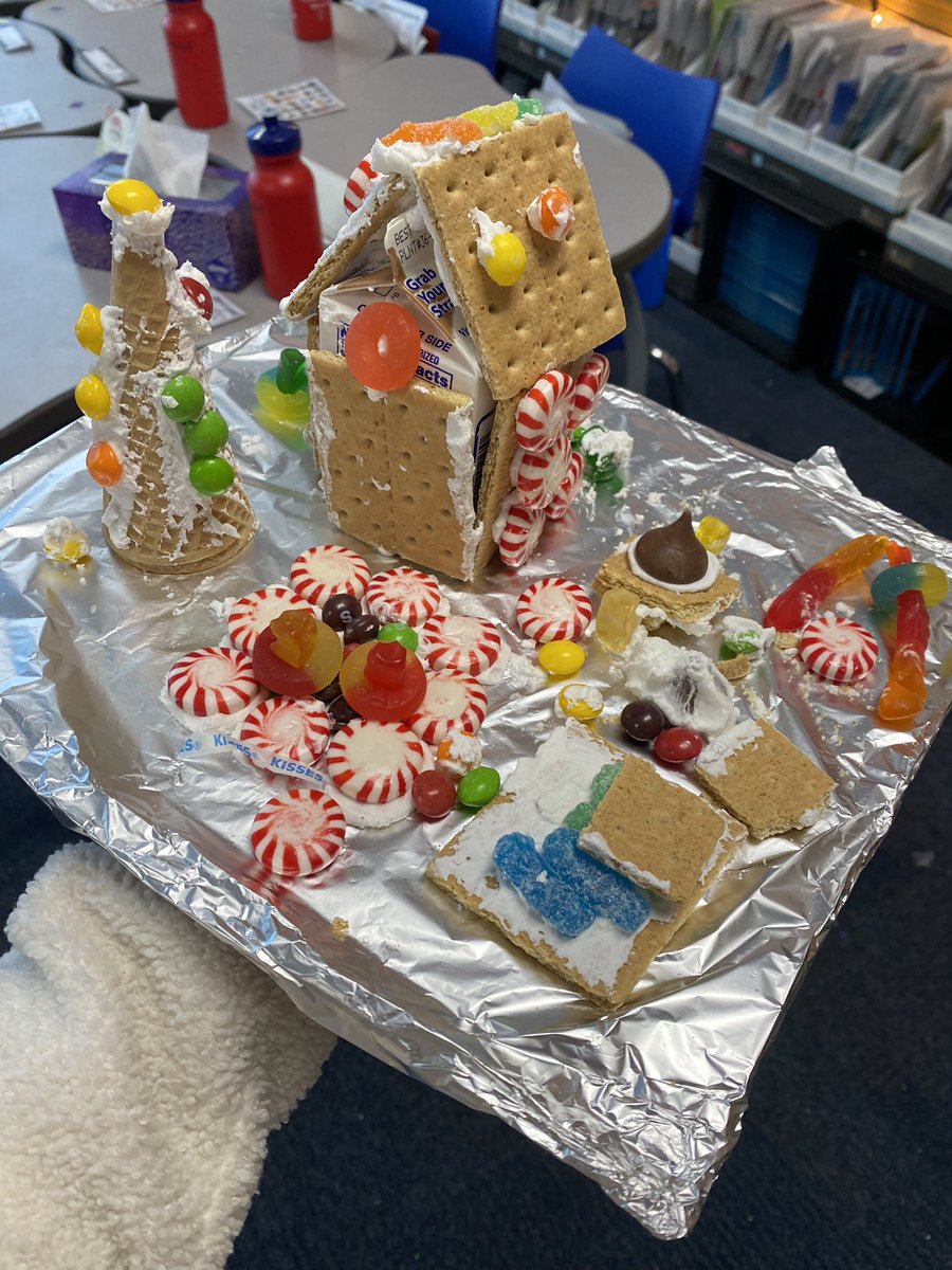 amspence24's tweet photo. 4th graders had a blast yesterday building gingerbread houses. 💙❤️#BPositivePatriots #BPatriotProud https://t.co/fR0rxKdUqc