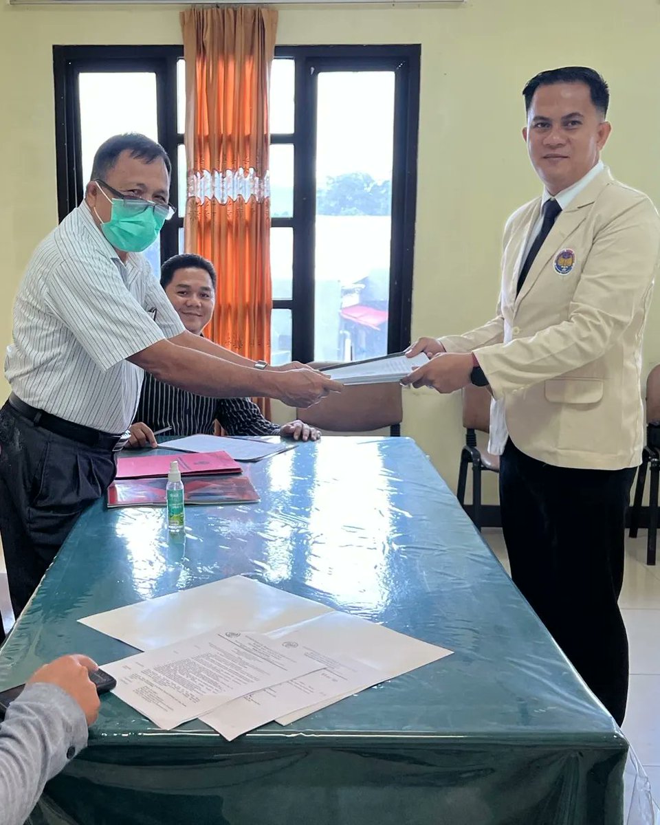 chripto's tweet photo. Saya mengikuti  Ujian Seminar Proposal Tesis di Pasca Sarjana Universitas Negeri Manado Prodi (S2) Ilmu Hukum.  

Terima Kasih Kepada 
Dosen Pembahas
Prof DR Ademsi Timomor MSI
DR Arthur Novy Tuwaidan SH MH
DR Isye Mongdong Melo  SH MH
DR Lesza Leonardo Lombok SH LLM https://t.co/vopShFqdK1