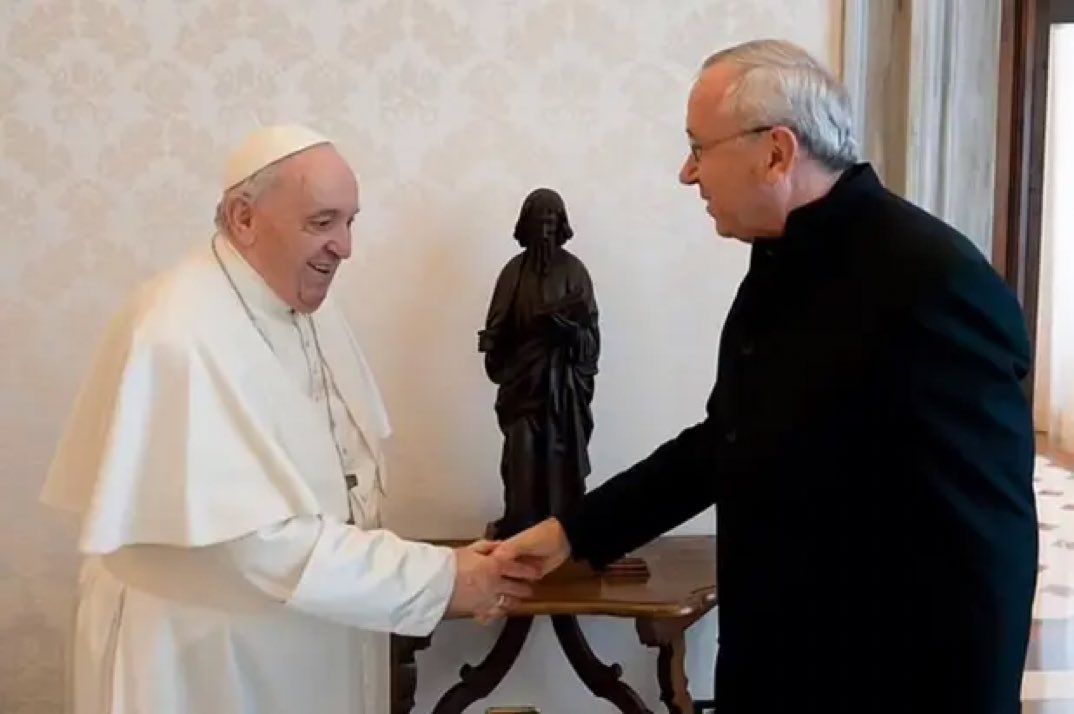 DailyLoud's tweet photo. Priest close to Pope Francis accused of inviting two nuns to take part in a ‘Holy Trinity’ threesome‼️😳 https://t.co/JQebphevh5