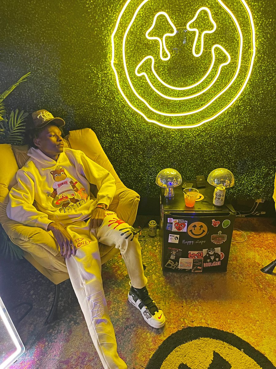 After every thousand, scream Long Live 2 Fiee ❤️‍🔥 #2FieeMonth #stizzyloner <a href="/StizzyLoner/">sL³ 🧸</a>