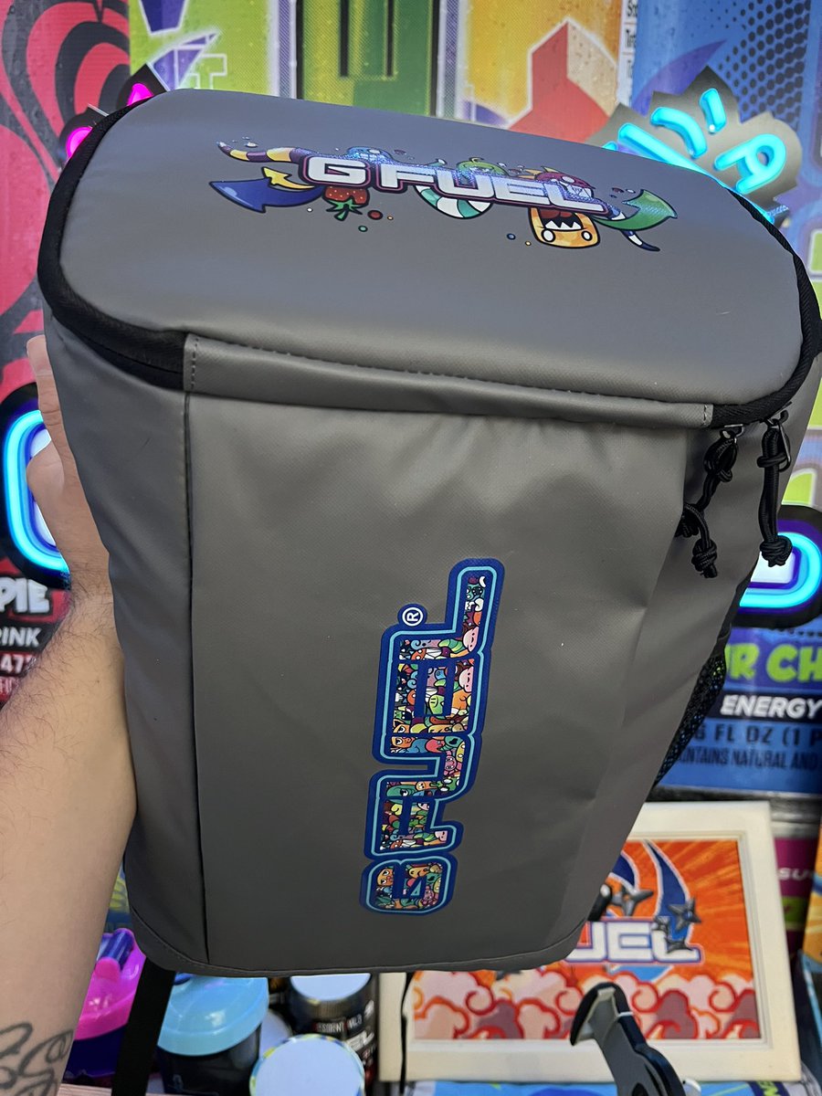 DaVirusOfficial's tweet photo. 🚨 Giveaway 🚨

Holiday giveaway from Daddie Virus, I mean Santa Virus 🎅🏼

Gfuel Limited cooler backpack 🎒 

Must 

Follow 
Like &amp; RT

Will draw Monday 12/25 GoodLuck 🍀 https://t.co/pCrt8l4MVk