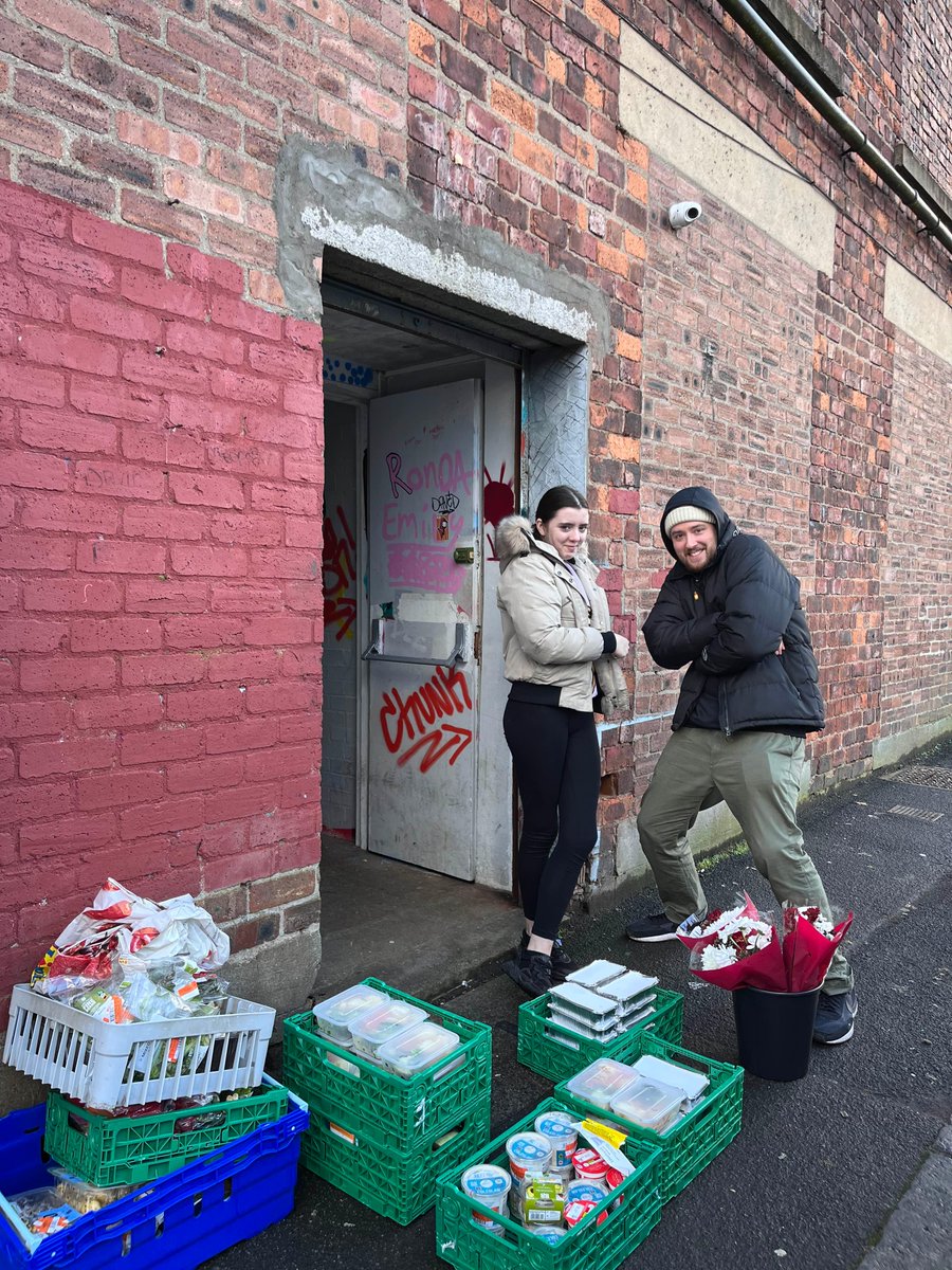 G20YouthProject's tweet photo. Well done to the team today, they made a delicious roast dinner and supported our local community through our Street Food Project 🍲.
Big thank you to chef Charlie for supporting our YP and teaching them valuable cooking skills 👏🏽. Brilliant work! #schoolprogramme #youthwork https://t.co/2J4eHHJ2sd