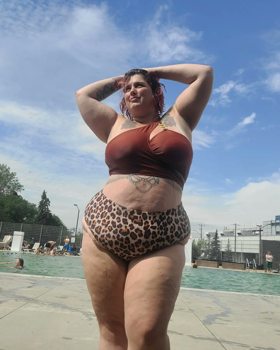 DeetoriaDee's tweet photo. I hear fat positivity has gone too far. Sorry for being fine w/ my body &amp; existing in it, I guess. Sorry, not sorry, for participating in it.

#fatpositivity
#fattwitter https://t.co/fzuUlZA0Vh