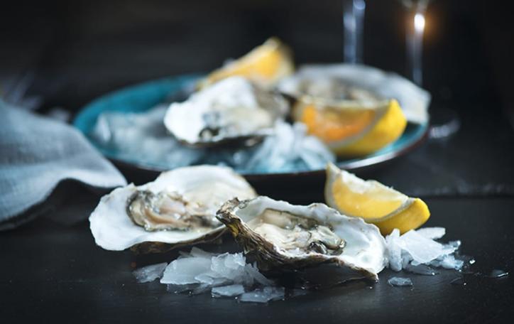 cedric_barberet's tweet image. Thursday December 22nd 2022,
Irish point Oyster from Rustico Bay PEI
Canada 
are our #OysterOfTheWeek! 
This Oyster hasTender texture and a sweet brine with a smooth, mineral finish.
#ShellfishLover #OysterHead #Sustainable 
Limited availability
#OysterLover #Fishmonger
#