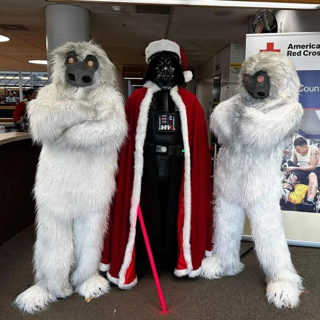 This time of year Vader engages a more appropriate pair of guards.

DZ-42125 and DZ-44214 as Muftak, double the pride of <a href="/CloudCity501st/">Cloud City Garrison</a> 

#Muftak #guardduty #tistheseason  #UnderworldDetachment #Official501st #501stLegion #StarWars #merrysithmas #sithlord