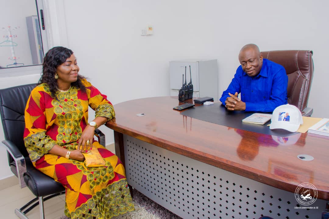 glodi_mansende's tweet photo. Nous disons merci à la hiérarchie de l'udps pour le choix de maman Nathalie alamba nommée bourgoumestre de la commune de limeté la cellule motel fikin en est fière. https://t.co/9niegTYXNW