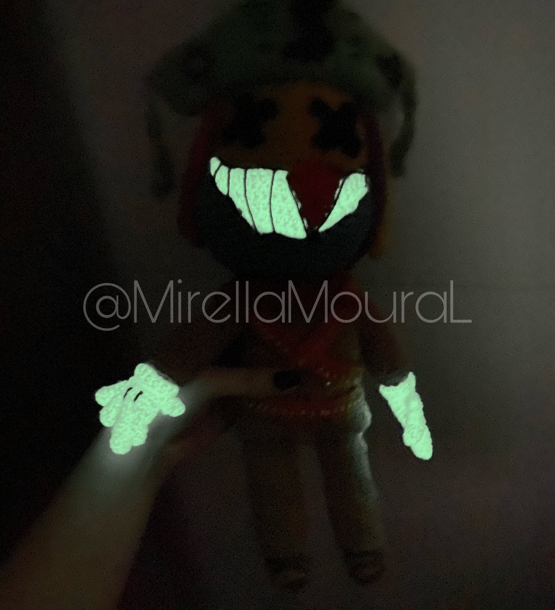 MirellaLimaM's tweet photo. @whindersson @mikeshardbrasil Ei quando vc vai vim pra Natal hein?? Fiz esse presente pra tu de crochê e ñ consegui entregar no show ñ tinha ninguém da produção 😢😢 https://t.co/VCOZNy7NcH