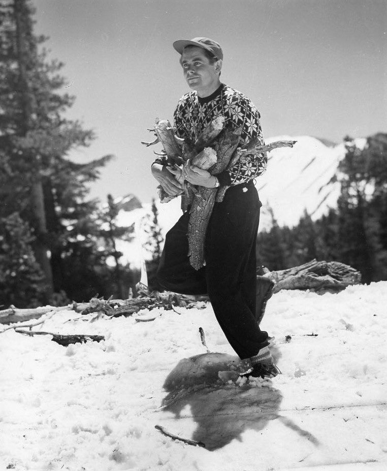 celluloidsoul's tweet photo. 🎄 Glenn Ford for Christmas 🎄
Sierra Nevada Mountains, 1946
#TCMClassicChristmasMarathon
#MrSoftTouch #TCMParty https://t.co/N00Z04stoZ