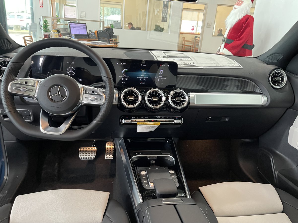 EHicksImports's tweet photo. This 2023 Denim Blue Metallic GLB would make a wonderful Christmas present!! 361-654-8515
#edhickimports,#GLB,#corpuschristi,#christmaspresent,#mercedesbenz https://t.co/XmUf0Waz1b