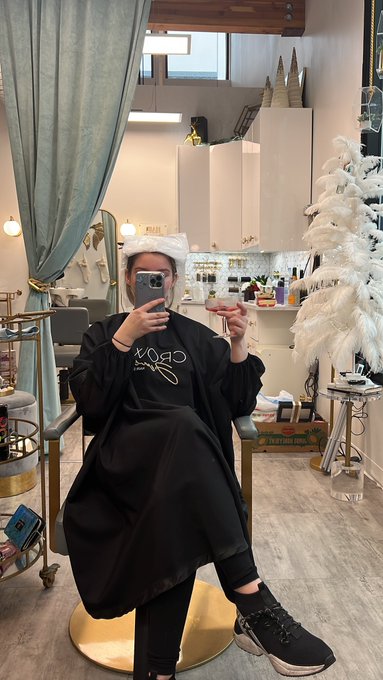 Love getting drunk while getting my hair done lolol https://t.co/dubr8fliEo
