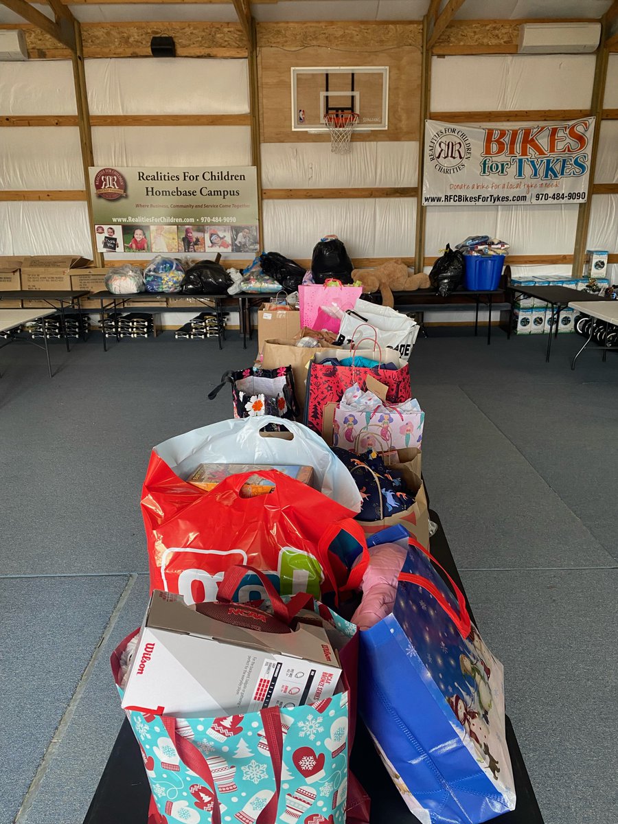 CSU_MIP's tweet photo. This year, the #MIP department participated in @RealitiesFC's annual toy and winter gear drive for children in northern Colorado.π Admin staff (pictured) collected all the donations across the department locations and brought them to #RFC home base.
#RealitiesForChildren #CSU https://t.co/mFsrkJArGC
