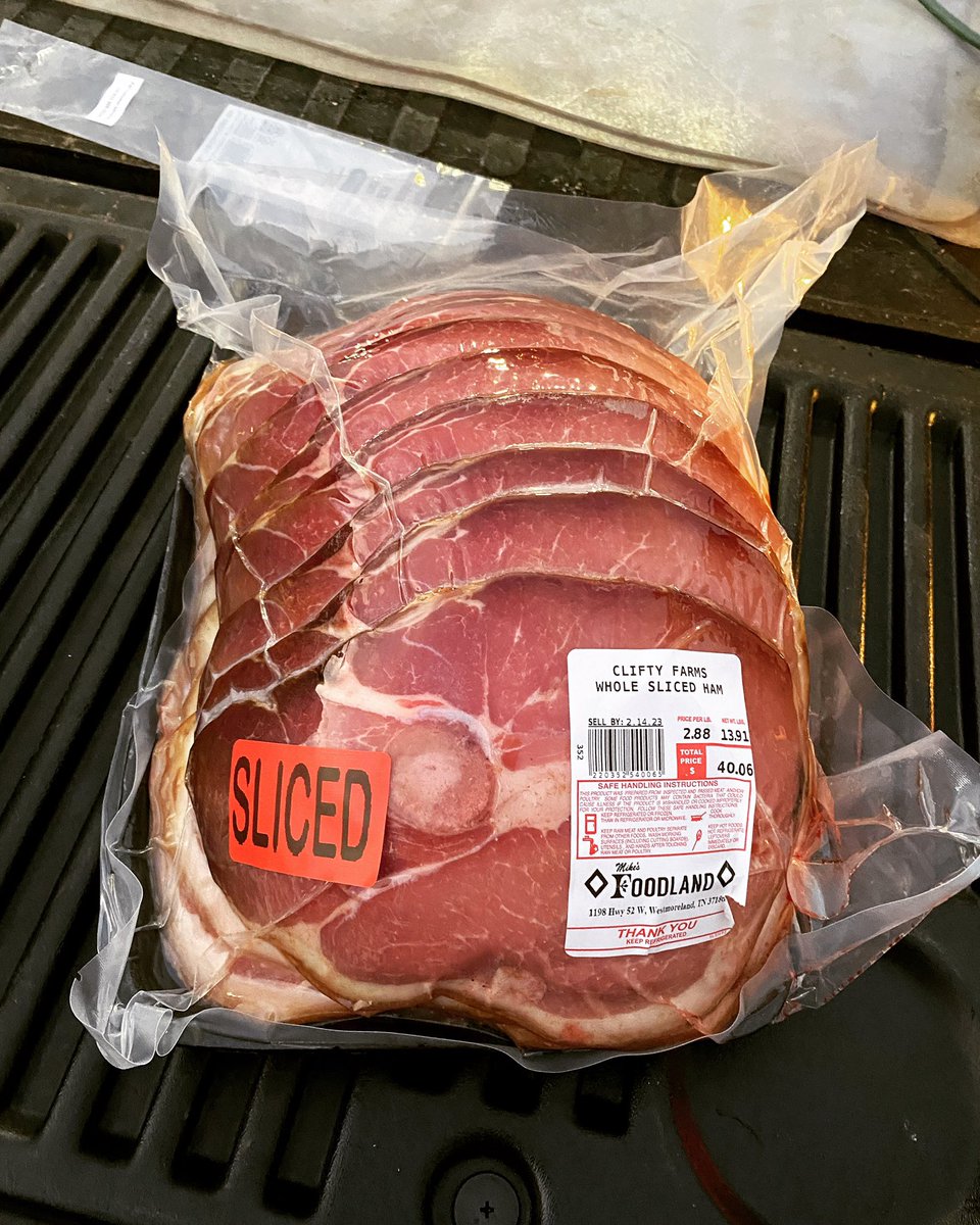 bigdansoriginal's tweet photo. Merry Christmas to me. 
I’m going to eat this entire country ham myself. 
#bigdansoriginal 
#bethpagebbq
#countryham 
@clifty_farm https://t.co/GobOdzy08u