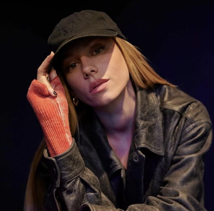 ᅠ     ᅠᅠ
ᅠ
ᅠ      
               𝗜𝗡𝗦𝗧𝗔𝗚𝗥𝗔𝗠 𝗣𝗢𝗦𝗧 ⨾
              21/12/22 ⤹⤹ sec ago

                      @ʙᴀʀʙɪᴇɢɪʀʟ

          “ a strong woman looks a 
             challenge in the eyes and 
             gives it a wink. ”