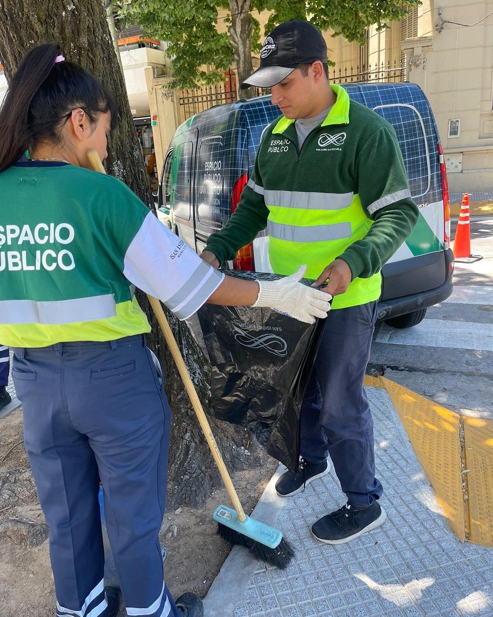 leandrojmartin's tweet photo. Un GRACIAS enorme a todo el equipo de #EspacioPúblico que se puso la 10 de Messi y a pesar del feriado imprevisto trabajó para garantizar la normalidad de los servicios que prestamos para todo el municipio.

#sanisidro #unlugardistinto 

@gustavoposse @SanIsidroGob https://t.co/EPKcAEWMT6