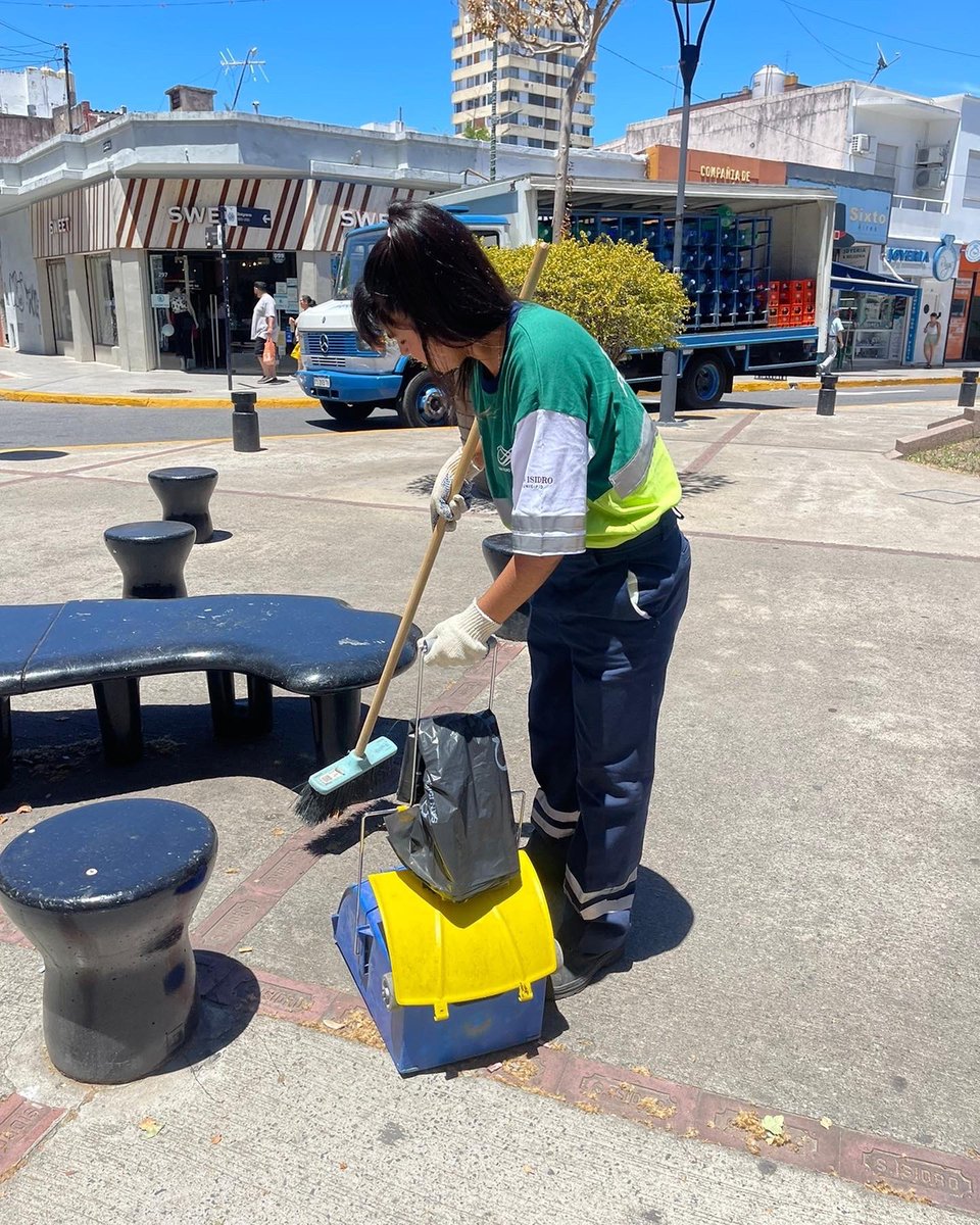 leandrojmartin's tweet photo. Un GRACIAS enorme a todo el equipo de #EspacioPúblico que se puso la 10 de Messi y a pesar del feriado imprevisto trabajó para garantizar la normalidad de los servicios que prestamos para todo el municipio.

#sanisidro #unlugardistinto 

@gustavoposse @SanIsidroGob https://t.co/EPKcAEWMT6