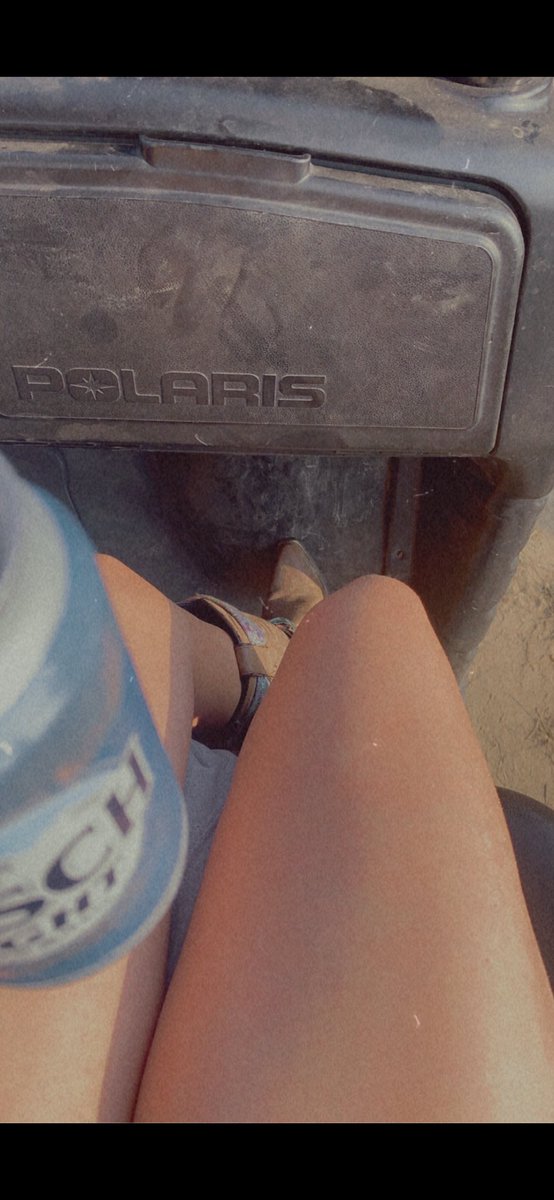 thatonegirl517's tweet photo. Bring back summer for so I can drink my ice cold beer and watch some mud bogs #buschlight #trucksgonewild #mudbogs https://t.co/jo9WcU0qph