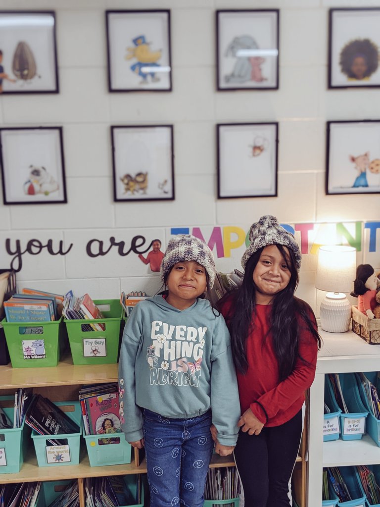 These little manatees can fully enjoy the cold weather now that they have these hats, made by Ms. Collins, to keep them warm ❤️ @MortElementary