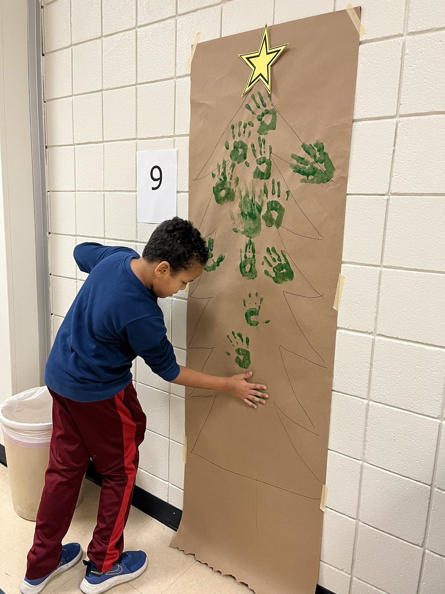 It was all smiles and laughs (and glitter) at the MVES Christmas Bazaar! Thanks for a fun evening <a href="/trtomasko/">Dr. Tracie Tomasko</a> <a href="/MV_Knights/">Moshannon Valley SD</a>