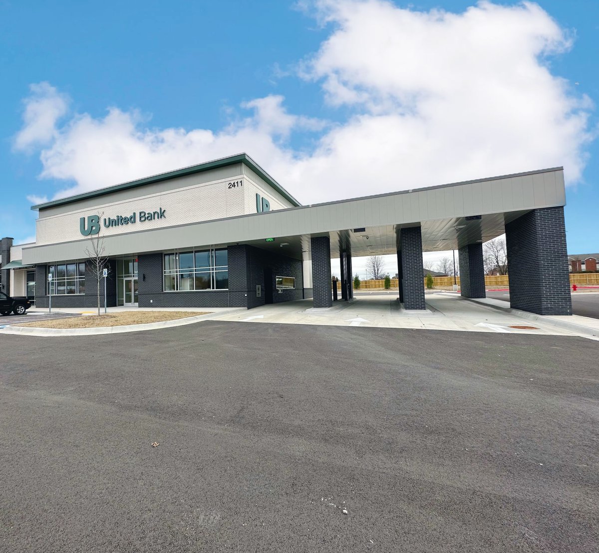 Christmas is coming early for our customers in Bentonville! We are excited to announce that our new location in Bentonville is NOW OPEN! We look forward to serving you Monday - Friday, 8 AM - 5 PM (our drive-thru is open until 6 PM on Fridays). #DreamBigBankLocal #UnitedBankNWA