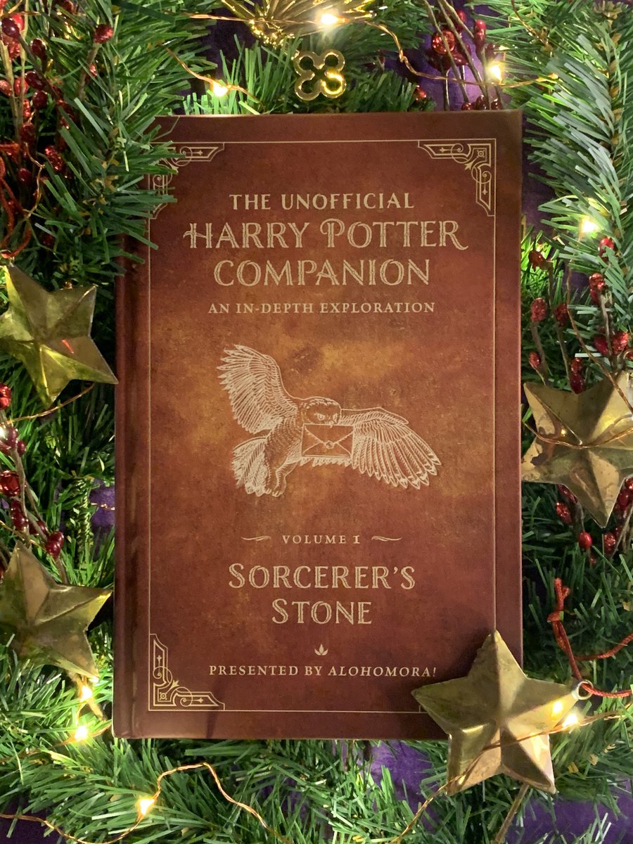 ⚡ Is your friend an avid Potterhead? Help them rewind to the early days of fandom by gifting them 'The Unofficial Harry Potter Companion' by the @AlohomoraMN podcast team!

📖 Read more below!
unofficialharrypottercompanion.com 
#UnofficialHarryPotterCompanion #AlohomoraCompanion