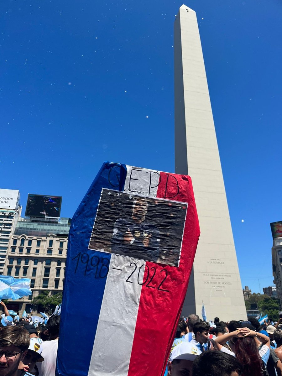 gian_spallone's tweet photo. HILO DE FOTOS DE LA ⚰️ DE MBAPPE https://t.co/yhSFPjLIft