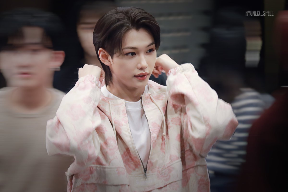 HYUNLIX_SPELL's tweet photo. #Felix #필릭스 
#StrayKids        #스트레이키즈      

221012 kbs 비키라 https://t.co/kAWHmLlu2t
