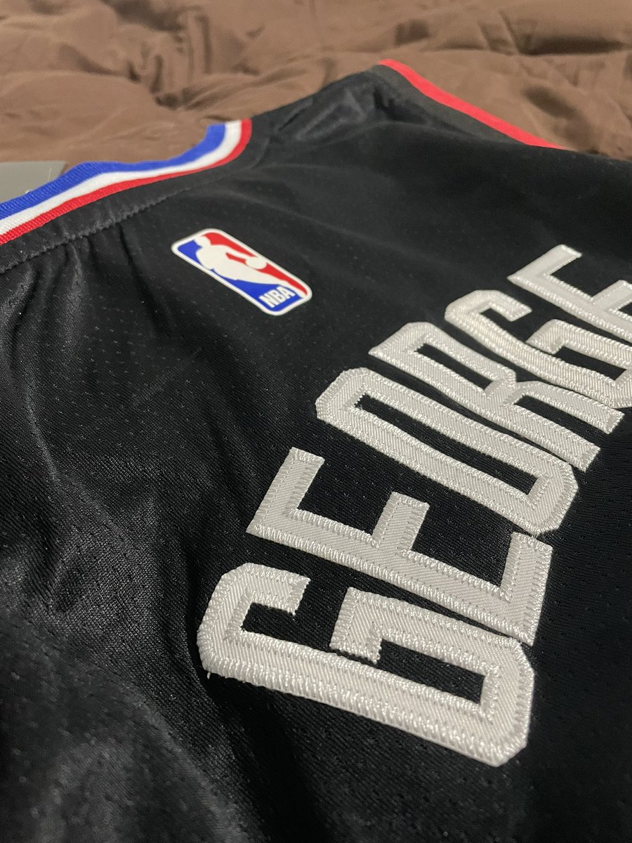 Jacobtheclipper's tweet photo. 🚨Free Jersey Giveaway🚨

Yo #ClipperNation for Christmas I want to give away a free Paul George Swingman (All stitched) men’s medium statement jersey. 🎄🎁

Drawing will end tomorrow 3:30pm 
How to enter: 

1. Must follow me
2. Tag 2 other Clipper fans in a comment below. 
3. RT https://t.co/gGUgeA5JTh