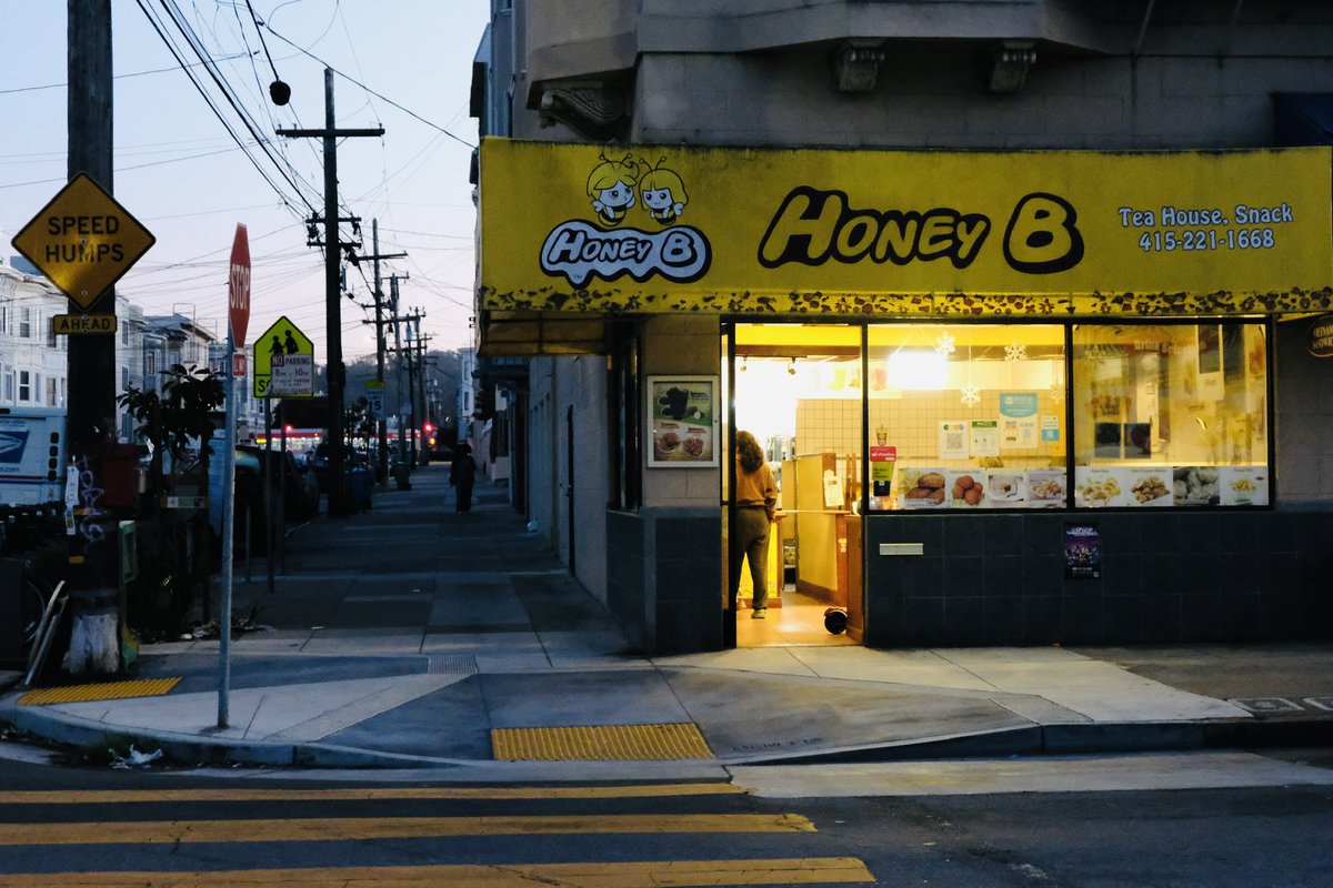 Will2PhotoWell's tweet photo. @clicks1222 I love how some shots almost color-grade themselves π€
#streetphotography
#sfstreets
#urbanphotography
#cornerstore https://t.co/yndbbdgP2F