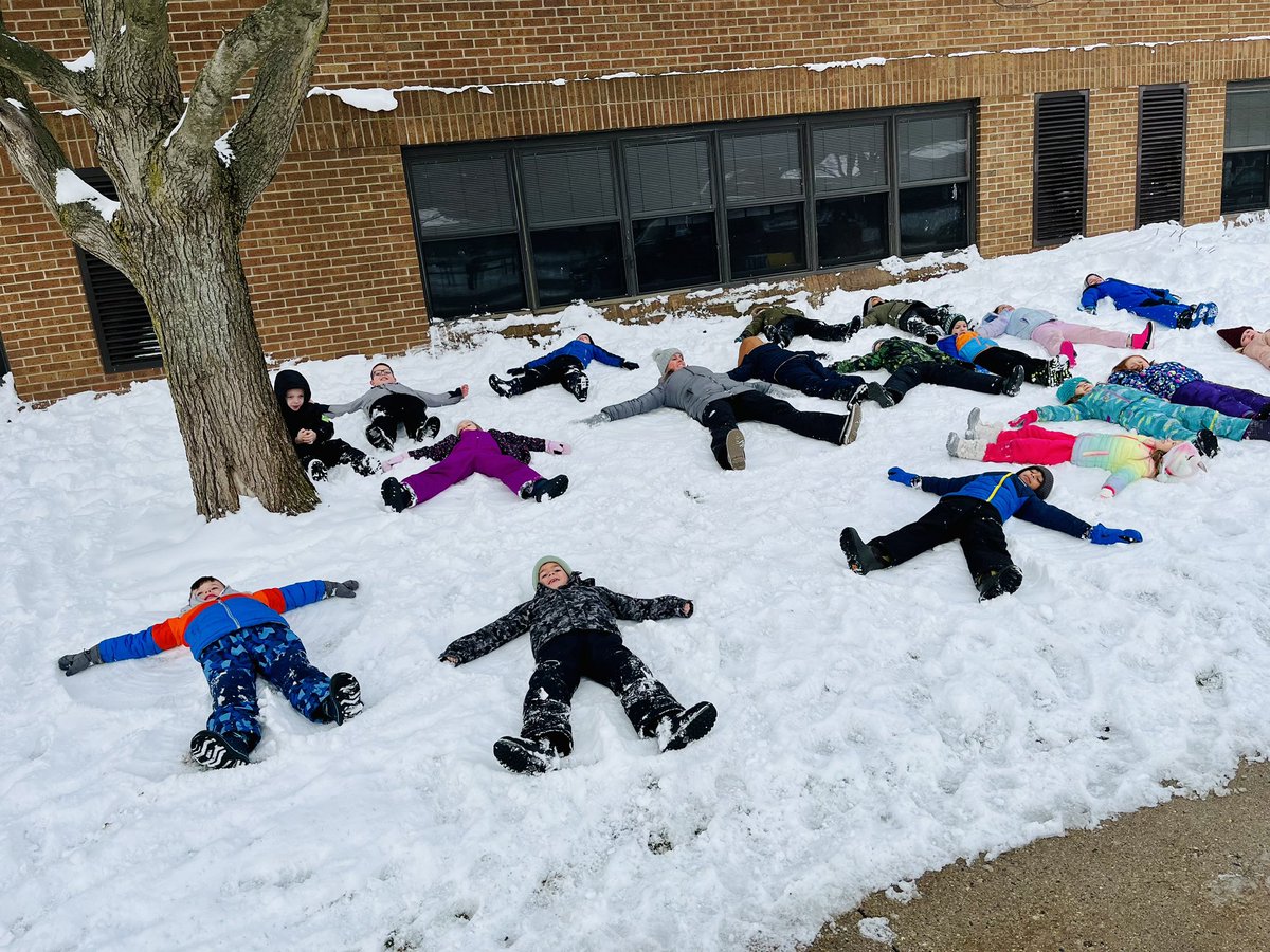 Ms_Hilldore's tweet photo. My class is full of angels! (Including me!)  We had a fun last day before break together! @LakewoodEl #GoWO https://t.co/WkzORYUuqd