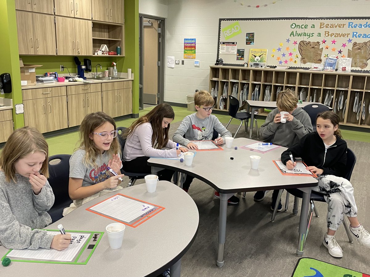 BwjonesJoy's tweet photo. End of Semester Reading Celebration:  review games and hot cocoa!  ⁦@FrickKevinfrick⁩ https://t.co/NCkx9GQfPJ