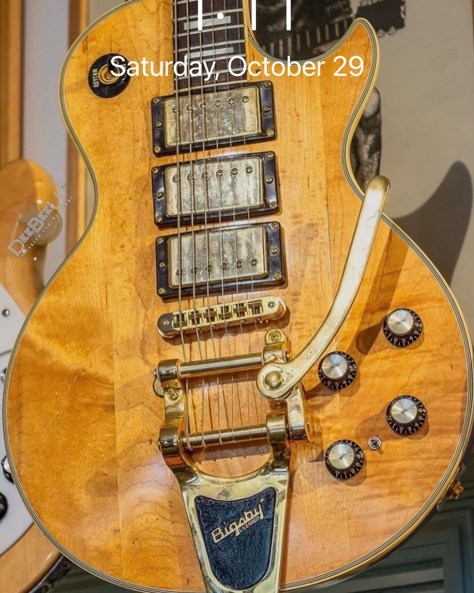 #1111photochallenge #1111club #111club #guitar #guitarphotography #guitarphotos #guitarphoto #lespaul #lespaulstandard #lespaulcustom #lespaulworld #gibson #gibsonguitars #gibsonguitar #slash #lespaulnatural