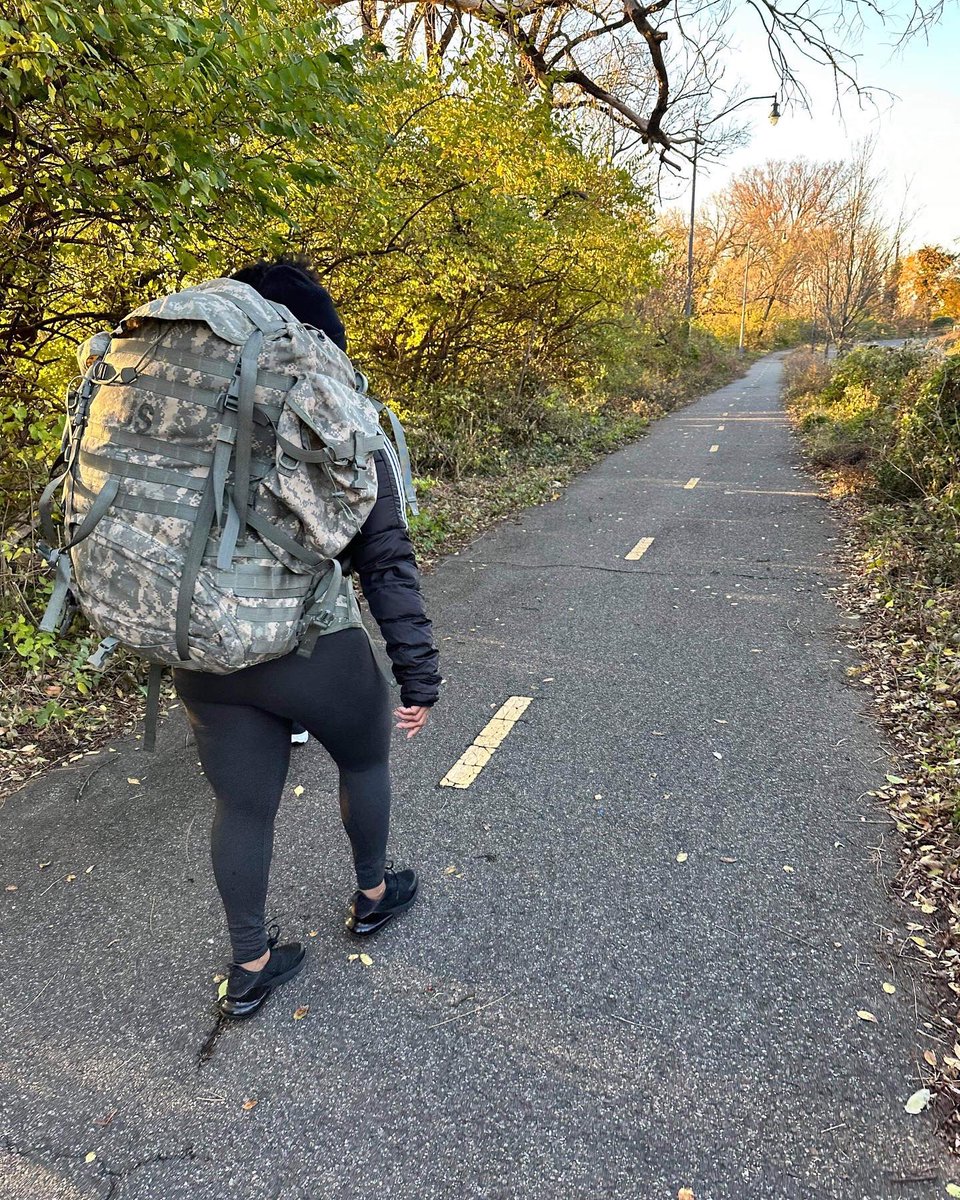 DCNationalGuard's tweet photo. What a PERFECT morning to #RuckAndRoll!! ππΎββοΈπͺ¨ππππ»ββοΈ
πΈ: @breeziemountaindawn
.
.
.
#rucksack #rucking #fitness #whoruntheworldgirls #dc #cantstopwontstop #dcarng #dcarmynationalguard #weguarddc #hooah #strong https://t.co/EcjbonLTiN