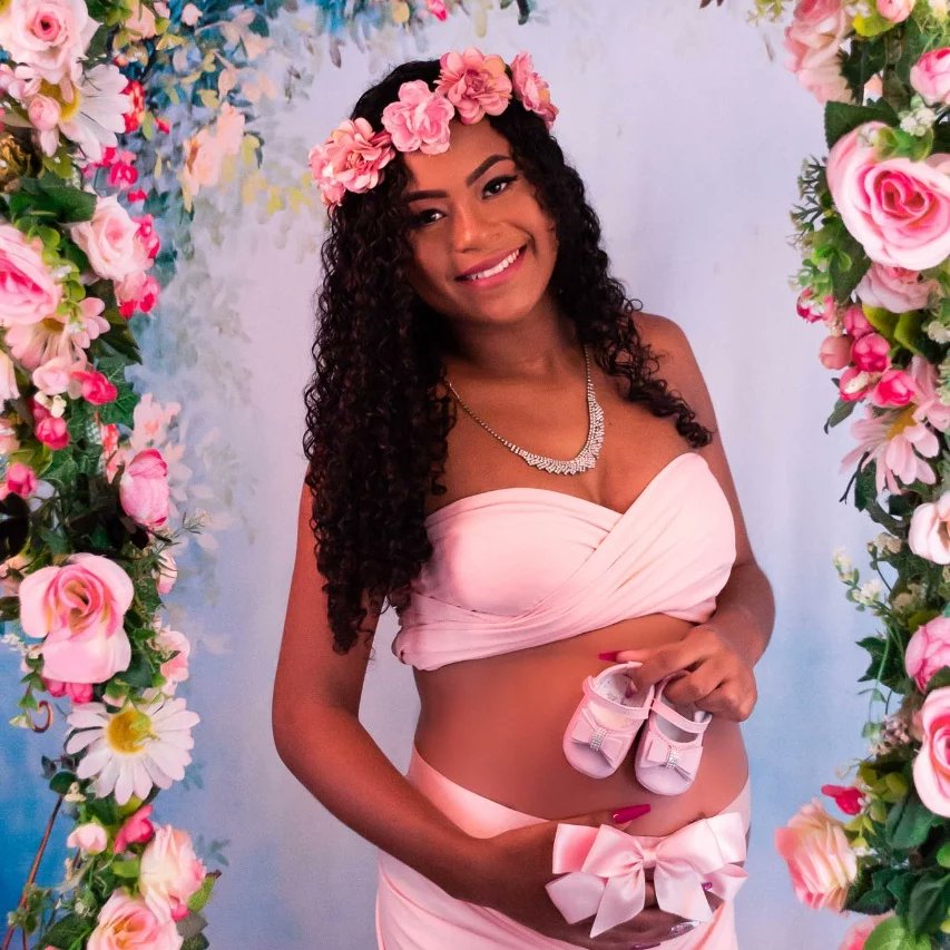 Carrego em mim um milagre lindo e um amor tão profundo que eu nem imaginava possível.😍🤰💏👨‍👩‍👧❤