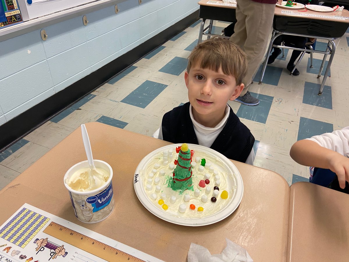 SCSMrsNash's tweet photo. We had so much fun making ice cream cone Christmas trees today!🎄 https://t.co/zg8U7dMvUl