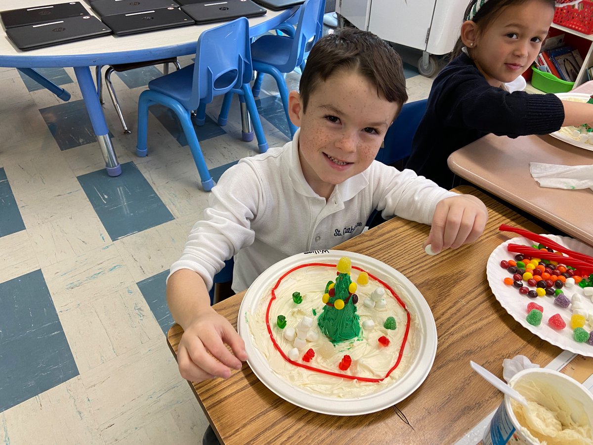 SCSMrsNash's tweet photo. We had so much fun making ice cream cone Christmas trees today!🎄 https://t.co/zg8U7dMvUl