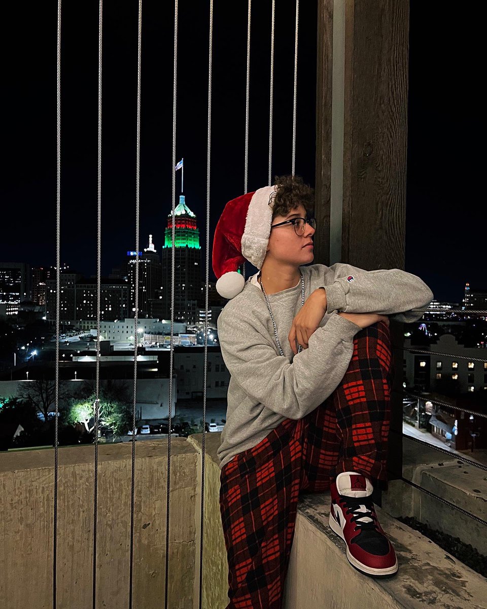 dandraa05's tweet photo. have you been naughty or nice 🤨 https://t.co/12jeqJ5H4H