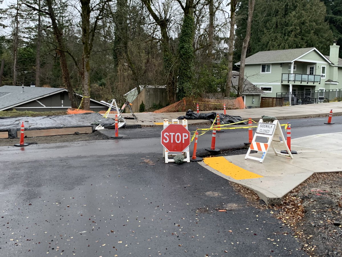 janerib's tweet photo. @PBOTinfo Accident waiting to happen as there’s no “left turn only” sign at 41st and Capital Hwy. just saw car make a right turn heading for oncoming traffic. https://t.co/KVu8jhmbzg
