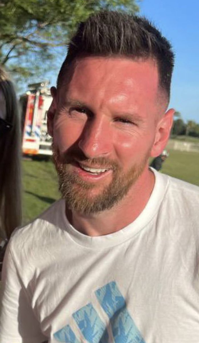 MessiaticaLM's tweet image. Messi está insolado. ¿Qué pasa rey te esta molestando?