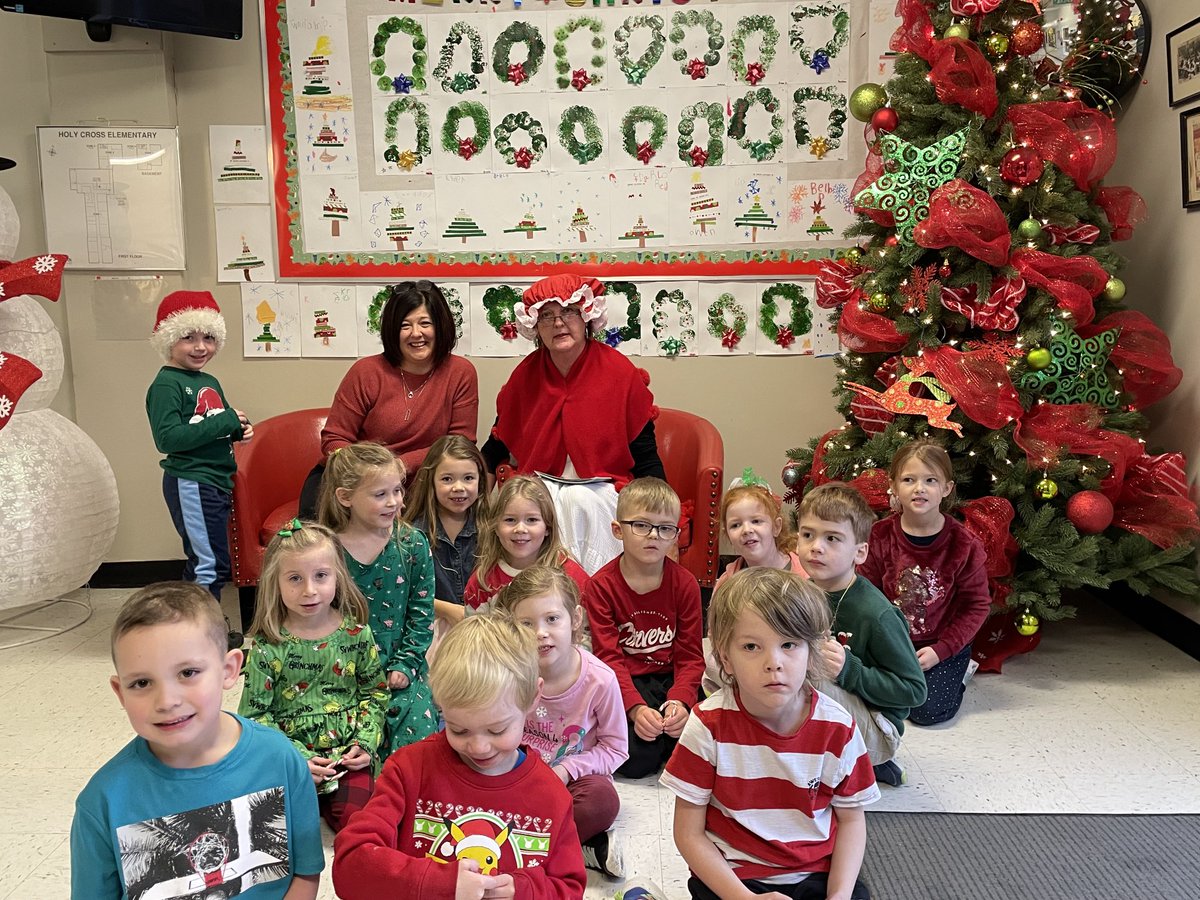 Mrs Claus was able to substitute for our reading specialist today! She shared a book with the Kindergartens 🎄❤️ ⁦<a href="/HolyCrossElem/">Holy Cross Elementary</a>⁩ ⁦<a href="/NLESDCA/">NLESD</a>⁩ #Christmas spirit