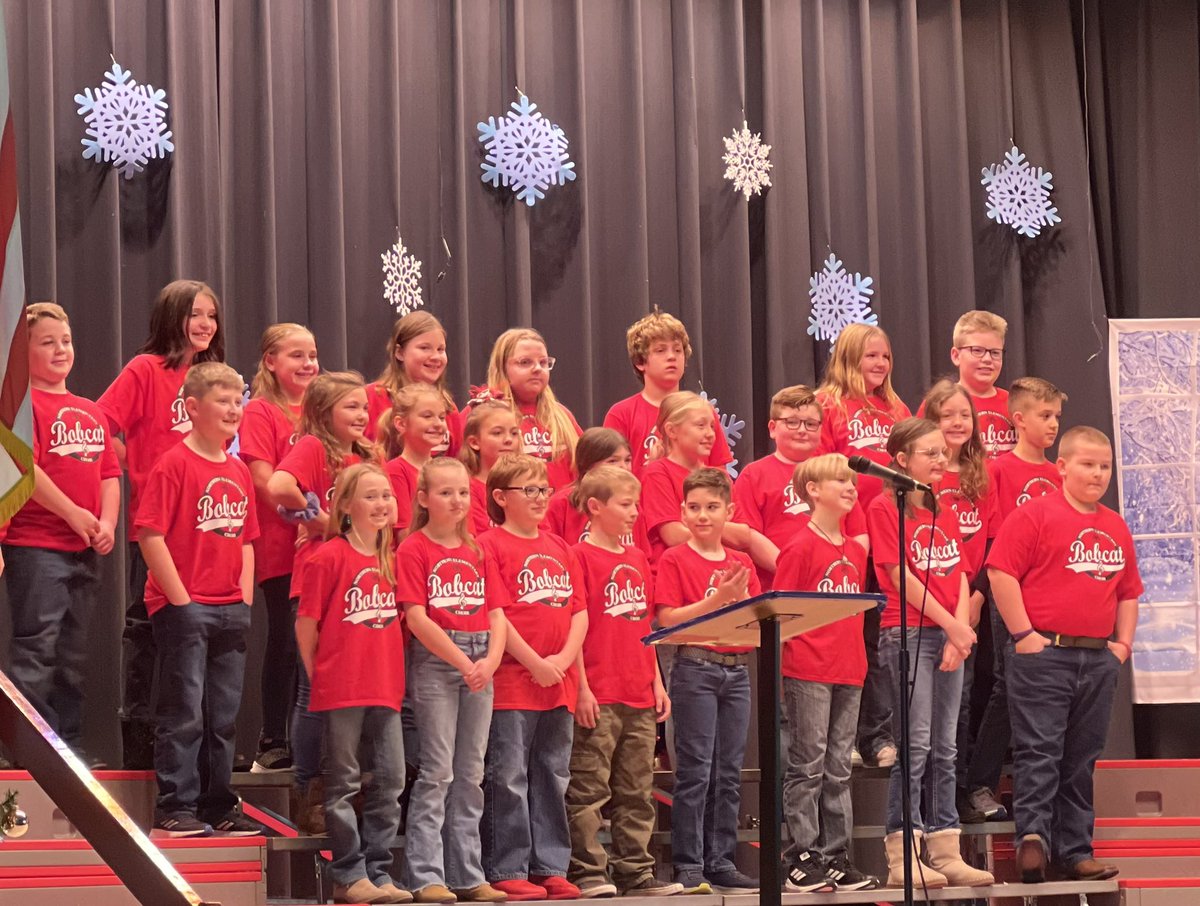 LauraPugh14's tweet photo. NES 3rd graders and 4th and 5th grade chorus did a great job tonight!  Ms Lucas and 3rd grade teachers did a wonderful job getting the students ready for this! https://t.co/uxxXTbcBGj