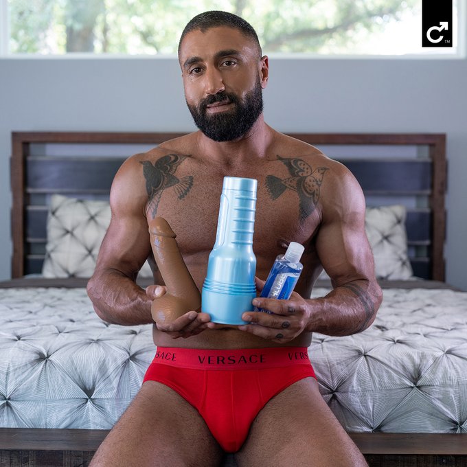 You've lusted after him for years & now this sexy Persian top is yours to take home! Welcome @TheSharok