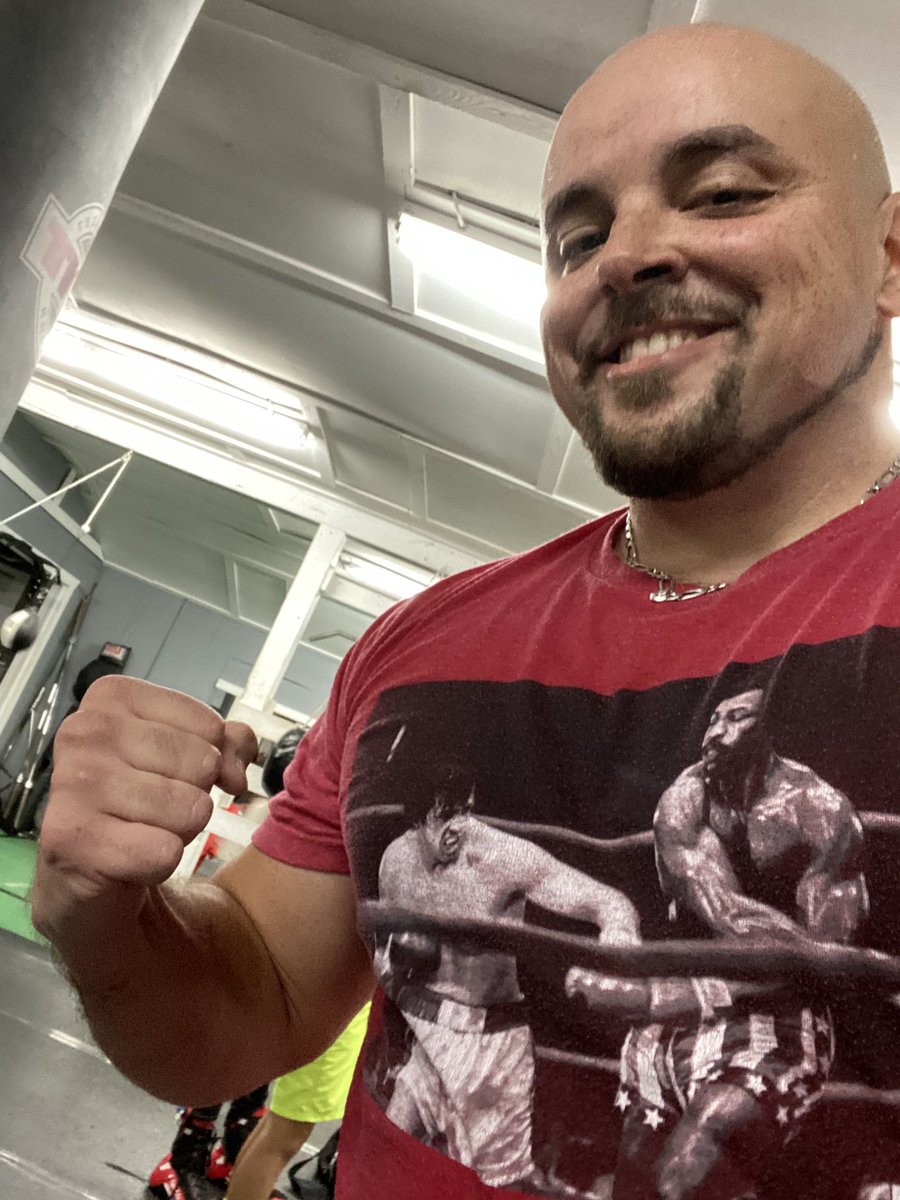 SteveMedici9's tweet photo. #14Rounds #HardWork #Dedication #Round14 🥊👊🏽 https://t.co/5mhXqww5Ec