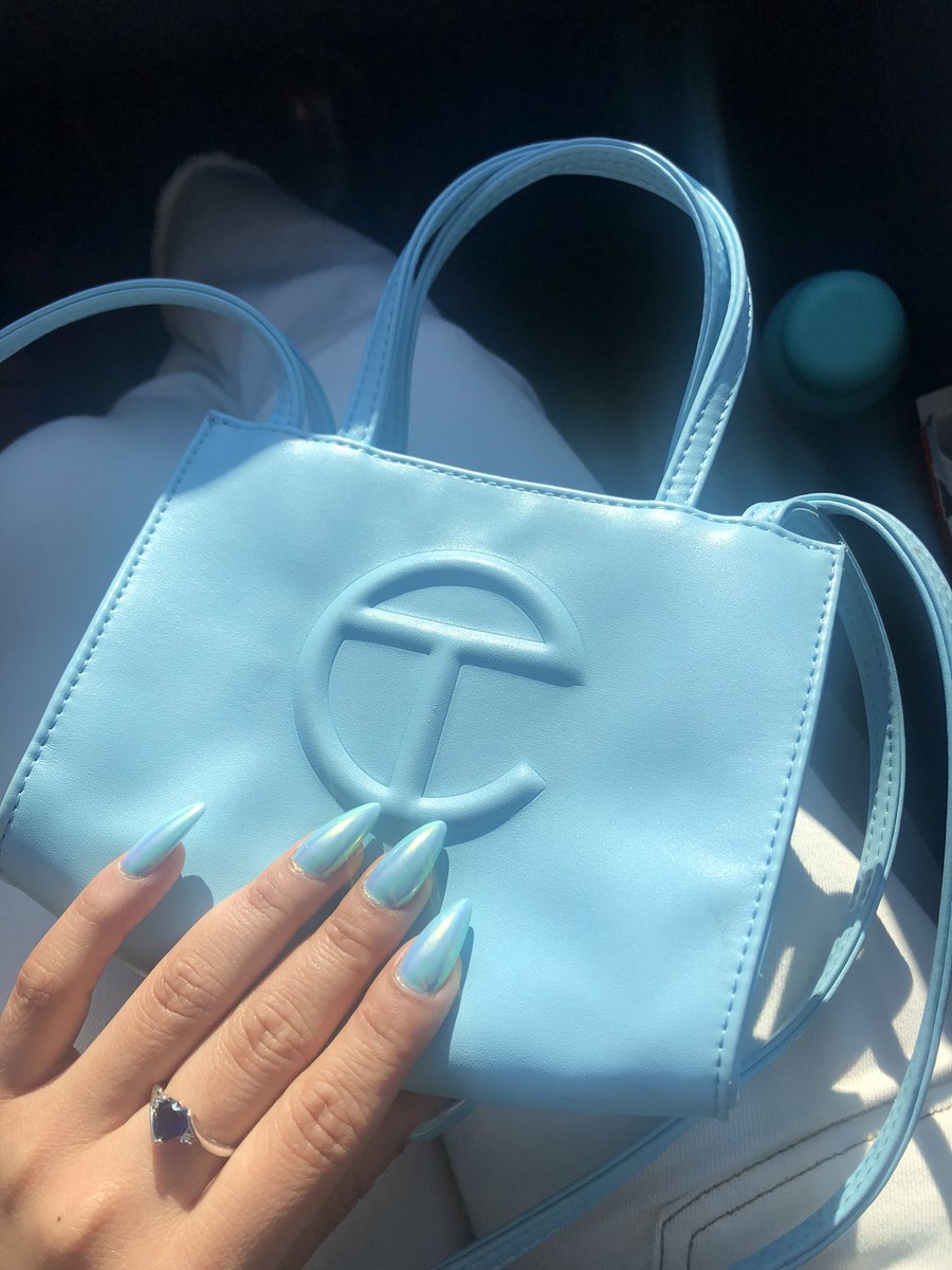 JennieM_'s tweet photo. Obsessed💅🏽🥶🥶❄️❄️❄️❄️❄️❄️🦋🦋🦋🦋🦋 https://t.co/FXMsfAI853